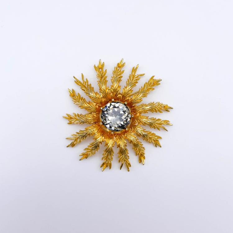 Hauptbild zu Objekt, Vintage brooch with feathered leaf wreath, VAN S. (Van S. Authentics), 166O 181
