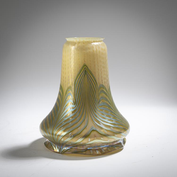 Bild 1 zu Objekt, 'Ph&auml;nomen'-Lampenschirm, um 1902, L&ouml;tz Wwe., Klosterm&uuml;hle, 165B 262