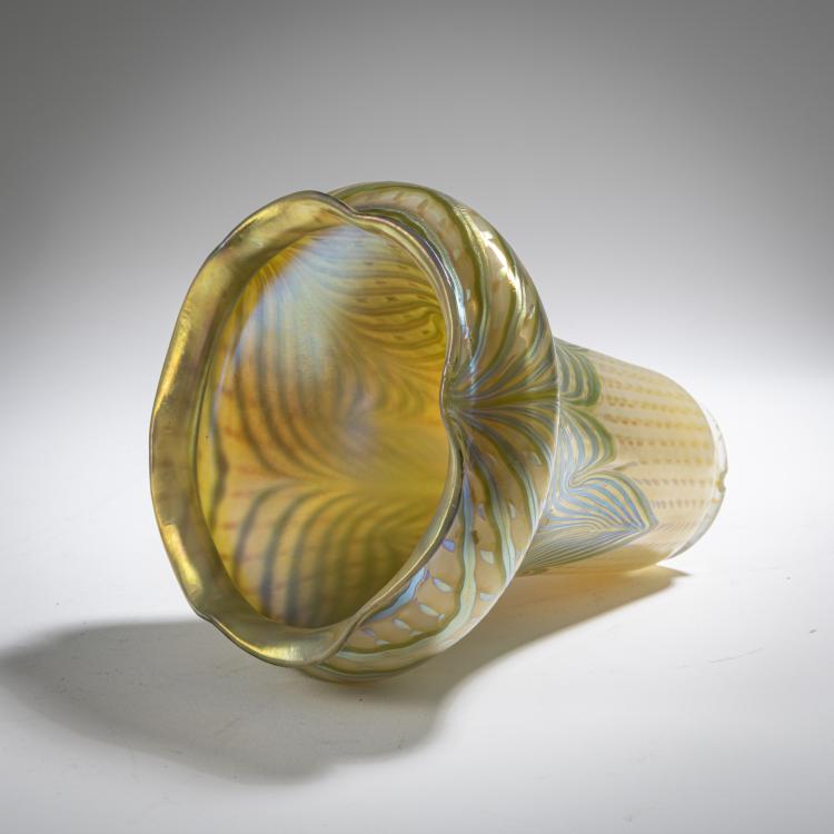 Bild 2 zu Objekt, 'Ph&auml;nomen'-Lampenschirm, um 1902, L&ouml;tz Wwe., Klosterm&uuml;hle, 165B 262