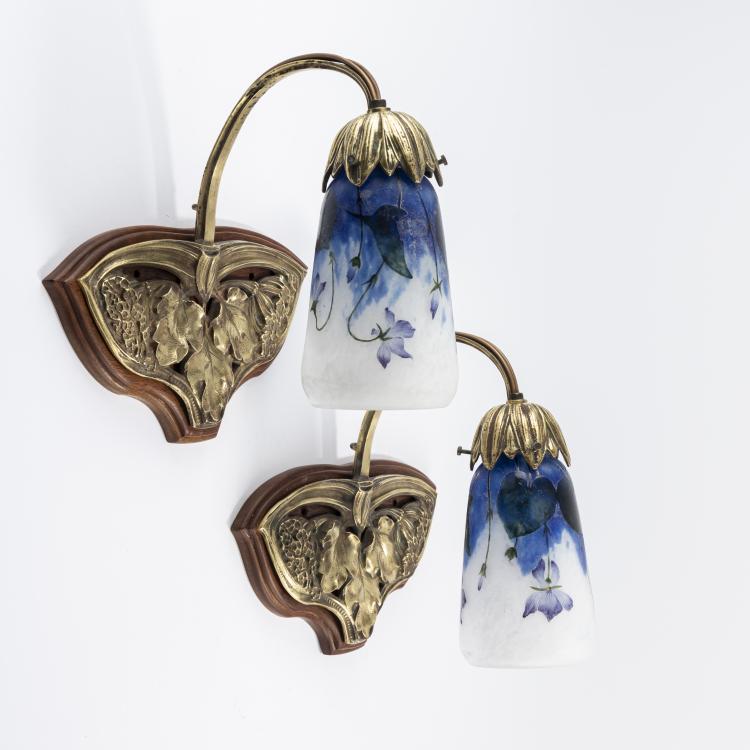 Bild 1 zu Objekt, Zwei Wandappliquen 'Violettes', um 1910, Daum Fr&egrave;res, Nancy, 165B 122