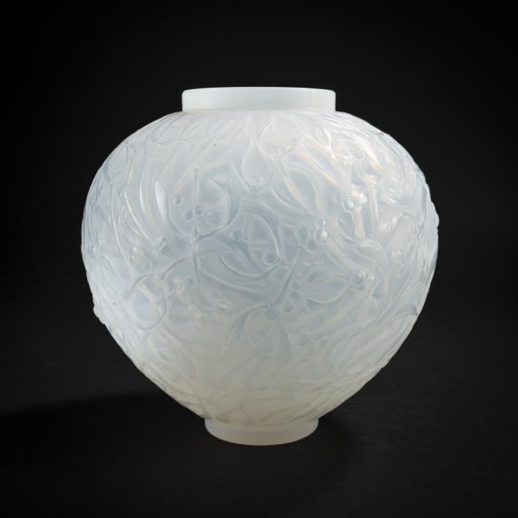 Hauptbild zu Objekt, Vase 'Gui', 1920, Ren&eacute; Lalique, Lalique, Ren&eacute;, Combs-la-Ville/Wingen-sur-Moder, 165A 5