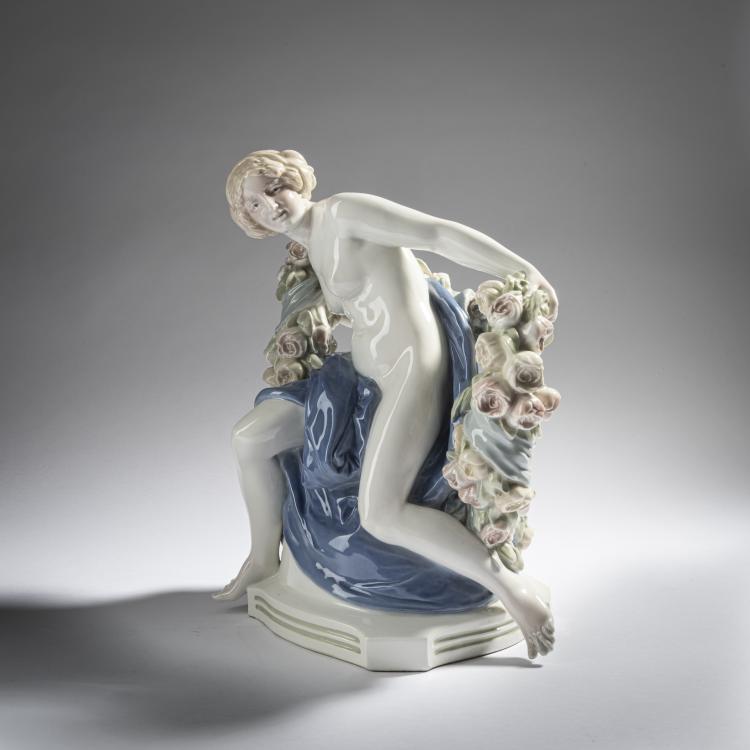 Bild 1 zu Objekt, 'Flora' - 'Sitzende Figur, weiblich, mit Blumengirlande', 1909, Paul Schley, Berlin, KPM, 165D 496