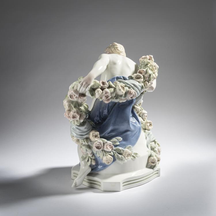 Bild 2 zu Objekt, 'Flora' - 'Sitzende Figur, weiblich, mit Blumengirlande', 1909, Paul Schley, Berlin, KPM, 165D 496