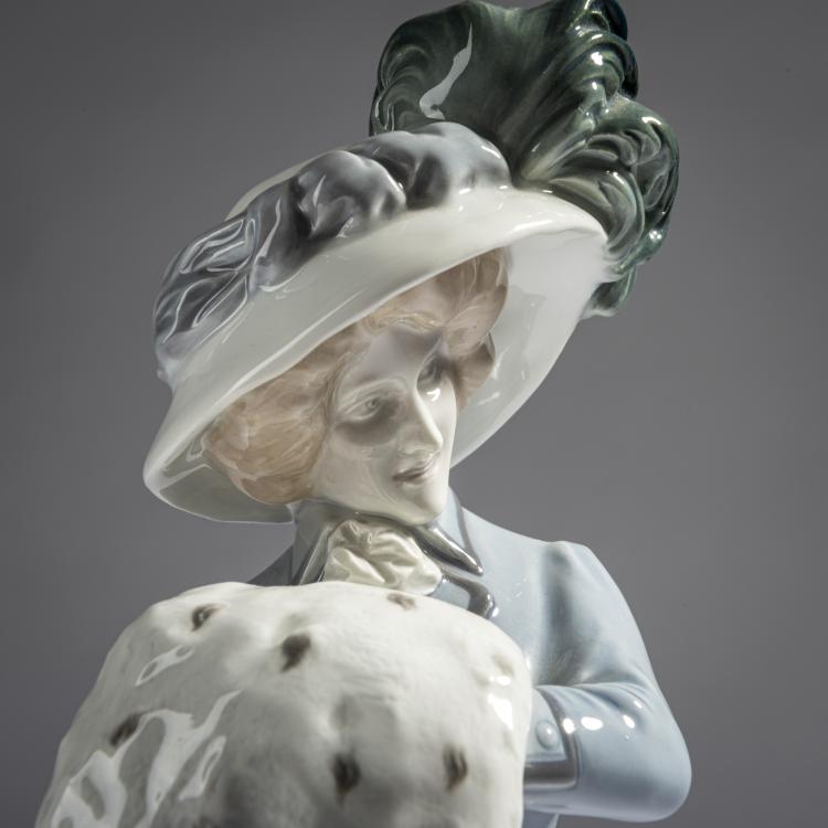 Bild 1 zu Objekt, 'Figure with Muff', 1908, Hermann Hubatsch, Berlin, KPM, 165D 491