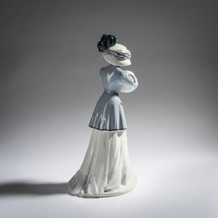 Bild 3 zu Objekt, 'Figure with Muff', 1908, Hermann Hubatsch, Berlin, KPM, 165D 491