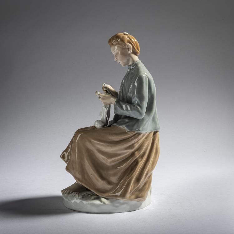 Bild 3 zu Objekt, 'Knitting girl', 1906, Karl Theodor Eichler, Meissen, KPM, 165D 555