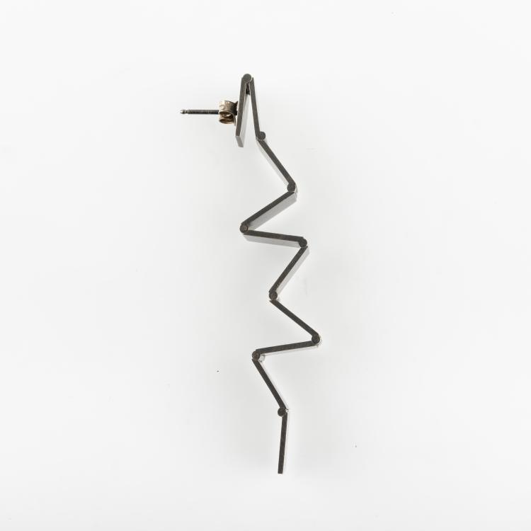 Bild 3 zu Objekt, Ohrschmuck/Brosche 'Steps', 1994, Ron Arad, Chi ha paura...?, 166C 513