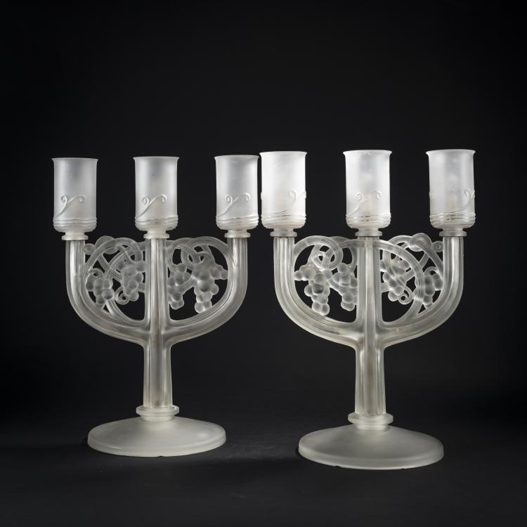 Hauptbild zu Objekt, Two candlesticks 'Trois branches raisins', 1924, Ren&eacute; Lalique, Lalique, Ren&eacute;, Wingen-sur-Moder, 165A 18