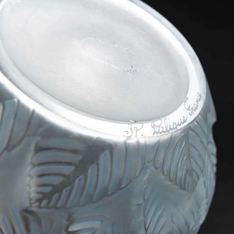 Bild 3 zu Objekt, Vase 'Ormeaux' or 'Feuillages', 1926, Ren&eacute; Lalique, Lalique, Ren&eacute;, Wingen-sur-Moder, 165A 22