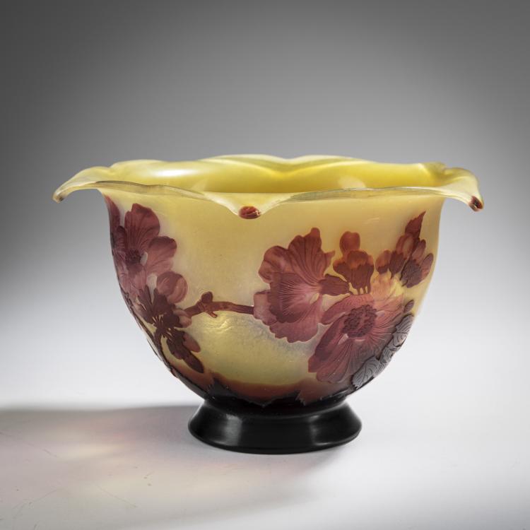 Hauptbild zu Objekt, 'Fleurs de P&ecirc;cher' bowl, 1908-20, Emile Gall&eacute;, Gall&eacute;, Nancy, 165B 169