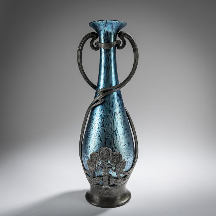 Bild 2 zu Objekt, 'Papillon'-Henkelvase, 1901, L&ouml;tz Wwe., Klosterm&uuml;hle; Urania-Metallwarenfabrik, Maastricht, 165B 272