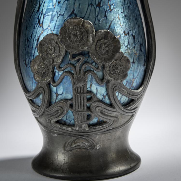 Bild 3 zu Objekt, 'Papillon'-Henkelvase, 1901, L&ouml;tz Wwe., Klosterm&uuml;hle; Urania-Metallwarenfabrik, Maastricht, 165B 272