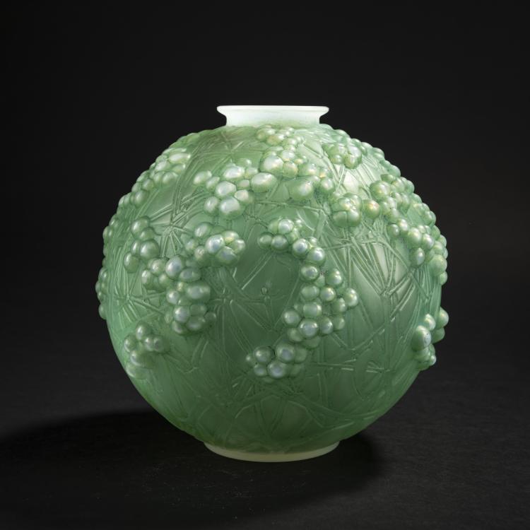 Hauptbild zu Objekt, Vase 'Druid' or 'Gui de Ch&ecirc;ne, 1924, Ren&eacute; Lalique, Lalique, Ren&eacute;, Winfen-sur-Moder, 165A 17