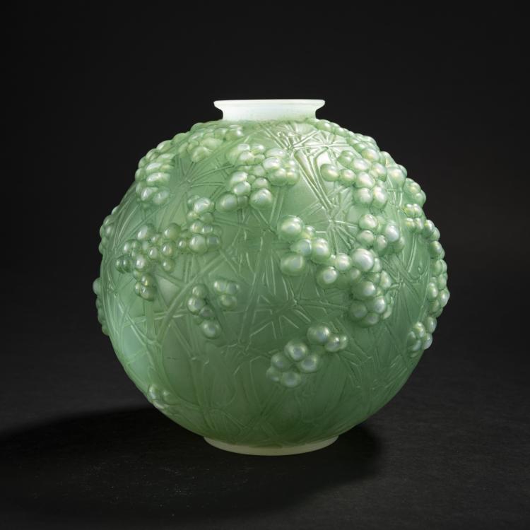 Bild 1 zu Objekt, Vase 'Druid' or 'Gui de Ch&ecirc;ne, 1924, Ren&eacute; Lalique, Lalique, Ren&eacute;, Winfen-sur-Moder, 165A 17