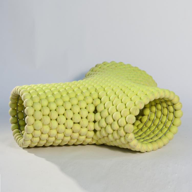 Bild 1 zu Objekt, 'Tennis ball bench' with prototype, 2004, Tejo Remy, Atelier Remy Veenhuizen, Rotterdam, 166A 179