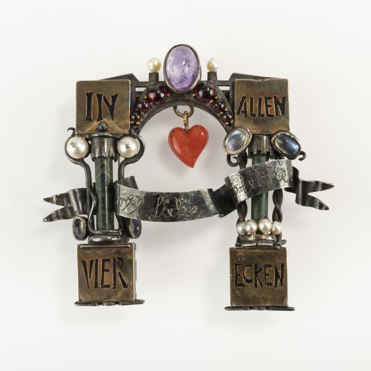 Hauptbild zu Objekt, 'In allen vier Ecken soll Liebe stecken' brooch, 1988, Patrik Muff, 166C 448