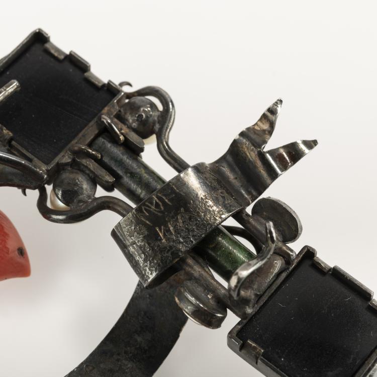 Bild 2 zu Objekt, 'In allen vier Ecken soll Liebe stecken' brooch, 1988, Patrik Muff, 166C 448