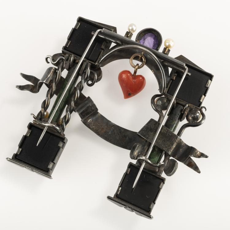Bild 3 zu Objekt, 'In allen vier Ecken soll Liebe stecken' brooch, 1988, Patrik Muff, 166C 448