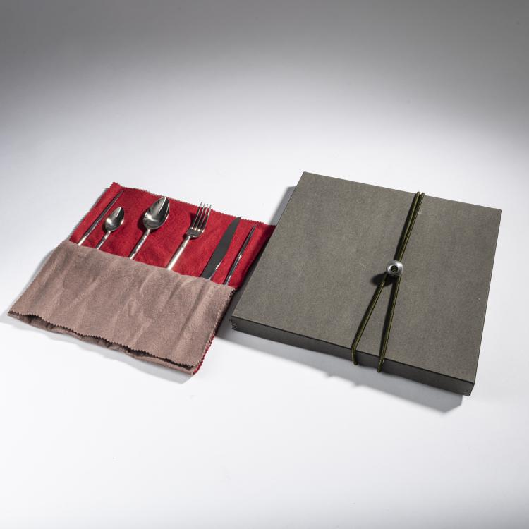 Bild 1 zu Objekt, Two 'Pointus' cutlery sets, 1986, Philippe Starck, O.W.O, Montfort-l'Amaury; Sasaki, Japan, 169A 138