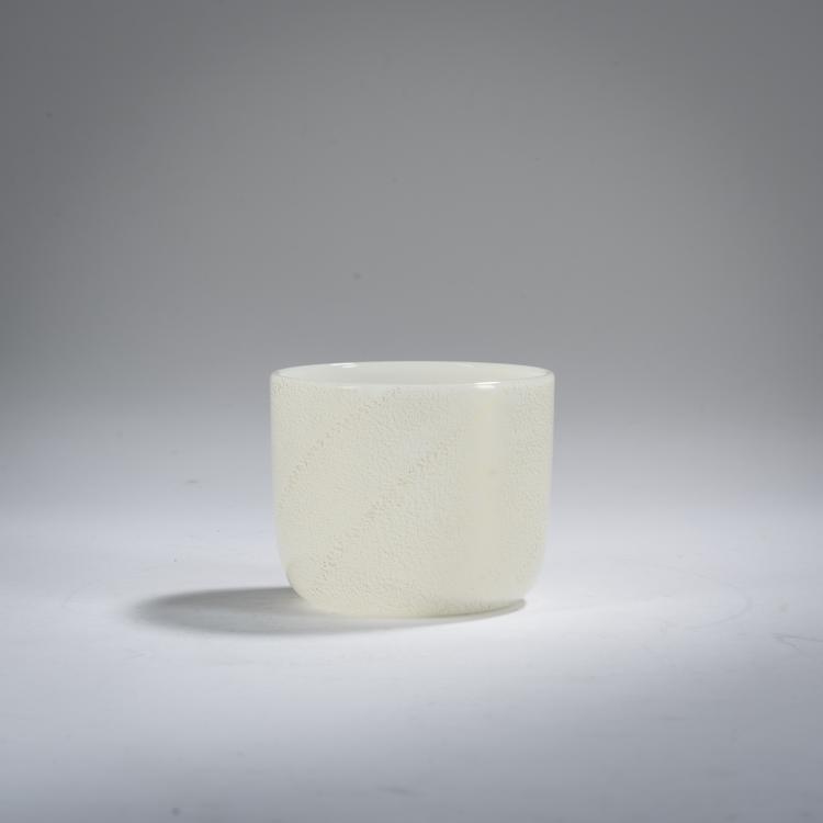 Hauptbild zu Objekt, 'Lattimo' cup, c. 1936, Carlo Scarpa, Venini & C., Murano, 167C 649