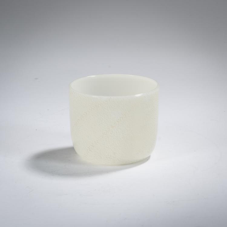 Bild 1 zu Objekt, 'Lattimo' cup, c. 1936, Carlo Scarpa, Venini & C., Murano, 167C 649
