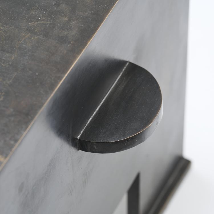 Bild 3 zu Objekt, Beistelltisch 'Umberto', um 1998, Eric Schmitt,Christian Liaigre, Schmitt, Eric, 167B 595