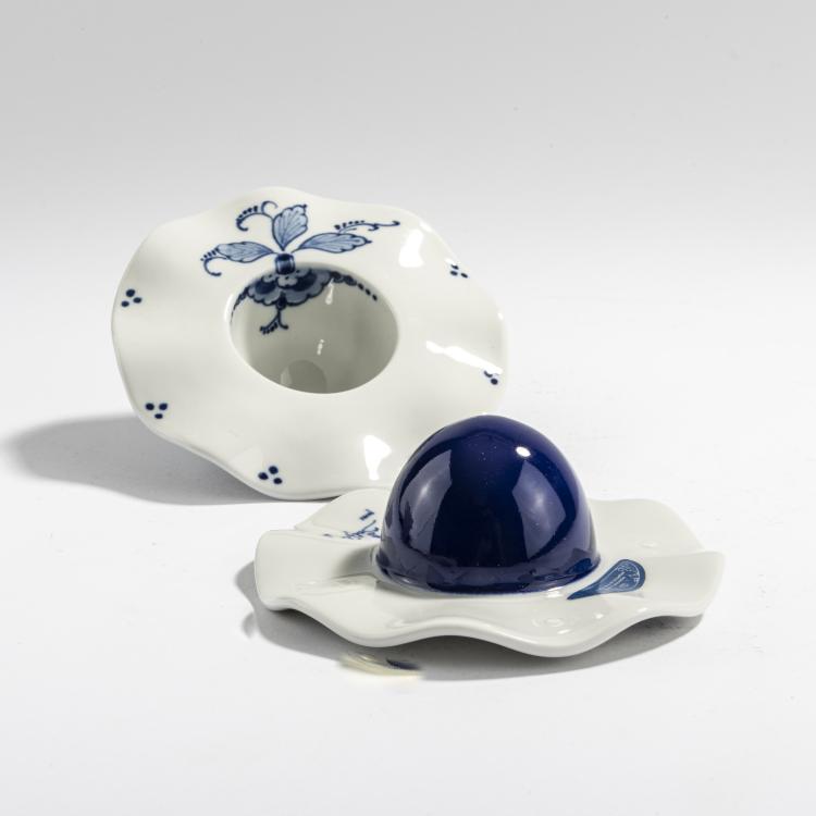 Bild 1 zu Objekt, Acht Teile aus dem Service 'Albertine', 1989, Bořek &Scaron;&iacute;pek, Driade, Caorso; Koninklijke Porceleyne Fles, Delft, 169A 49