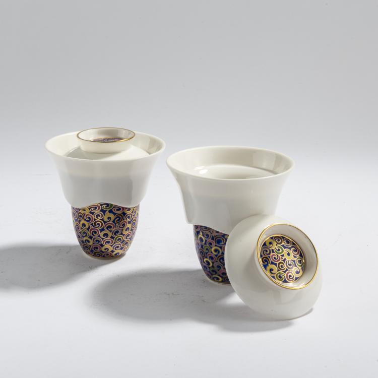 Bild 1 zu Objekt, Zwei Tassen mit Untertassen/Deckel 'Aime', um 1989, Bořek &Scaron;&iacute;pek, Driade, Caorso; Koninklijke Porceleyne Fles, Delft, 169A 56