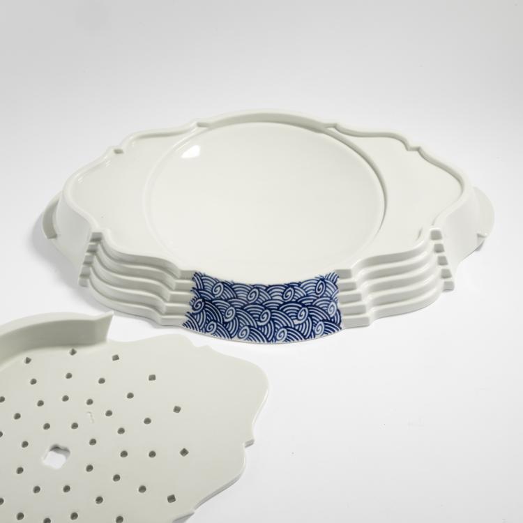 Bild 2 zu Objekt, Vorlegeteller 'Bernard' mit Abtropfablage 'Bergotte', 1990, Bořek &Scaron;&iacute;pek, Driade, Caorso; Koninklijke Porceleyne Fles, Delft, 169A 55