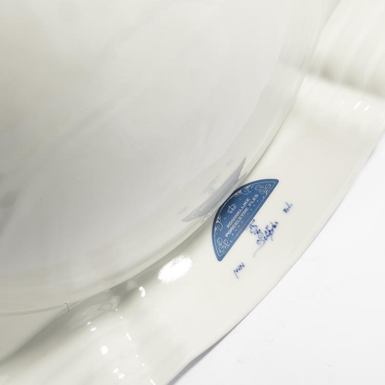 Bild 3 zu Objekt, Vorlegeteller 'Bernard' mit Abtropfablage 'Bergotte', 1990, Bořek &Scaron;&iacute;pek, Driade, Caorso; Koninklijke Porceleyne Fles, Delft, 169A 55