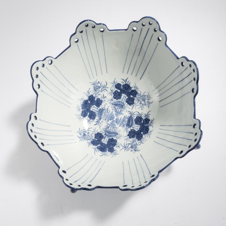 Bild 4 zu Objekt, 'Odette' fruit bowl, 1988/89, Bořek &Scaron;&iacute;pek, Driade, Caorso; Koninklijke Porceleyne Fles, Delft, 169A 51