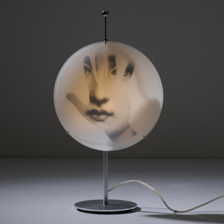 Bild 2 zu Objekt, Tischleuchte 'Tema e Variazioni', 1990er Jahre, Barnaba Fornasetti, Antonangeli Illuminazione, Paderno Dugnano/Mailand, 167A 135