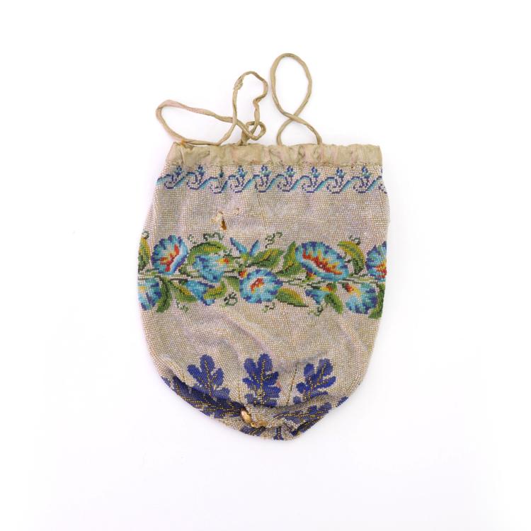 Hauptbild zu Objekt, Pouch with floral border, c. 1910, 167O 159