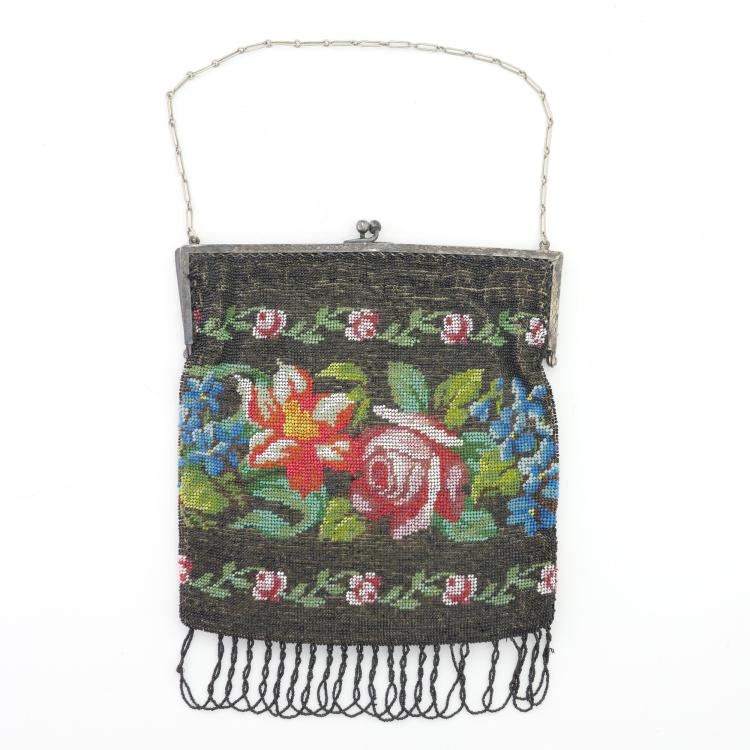 Bild 1 zu Objekt, B&uuml;gelt&auml;schchen mit Blumenbord&uuml;ren, um 1900, 167O 118