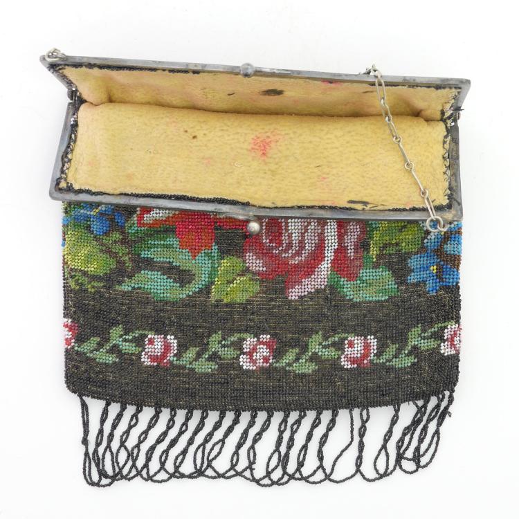 Bild 2 zu Objekt, B&uuml;gelt&auml;schchen mit Blumenbord&uuml;ren, um 1900, 167O 118