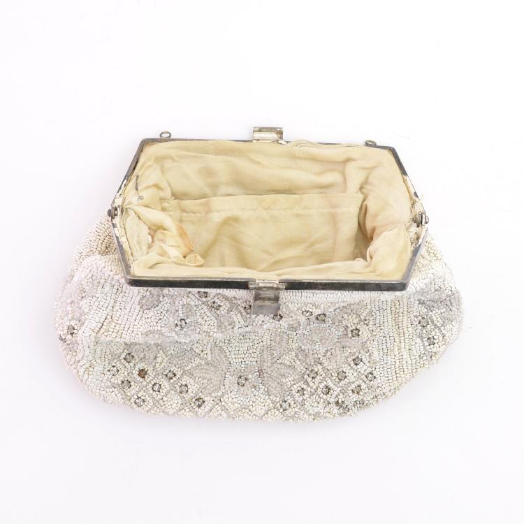 Bild 1 zu Objekt, Evening bag with flowers, c. 1930, 167O 255