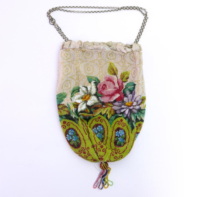 Hauptbild zu Objekt, Pouch with flowers, c. 1900, 167O 152