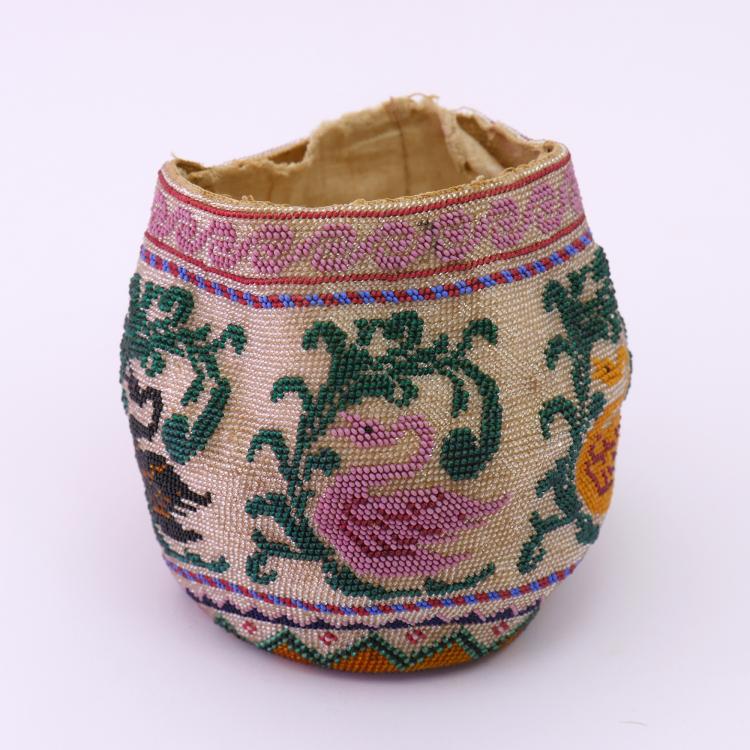 Hauptbild zu Objekt, Pouch with swans, c. 1910, 167O 190