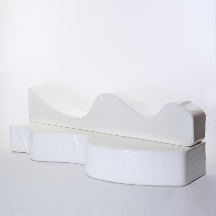 Bild 3 zu Objekt, 'Superonda' seating object, 1966, Gruppo Archizoom,Andrea Branzi,Paolo Deganello,Gilberto Corretti,,Massimo Morrozzi,Dario Bartolini,Lucia Bartolini, Poltronova, Pistoia, 167A 233