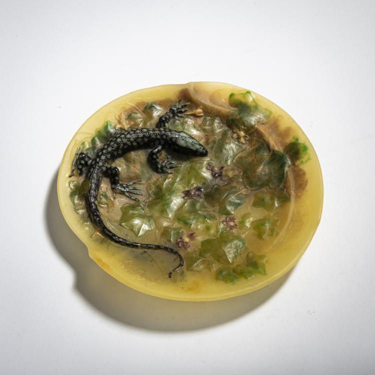 Hauptbild zu Objekt, 'Salamandre' visiting card tray, 1920s, Henri Berg&eacute;, Walter, Amalric, Nancy, 168A 249