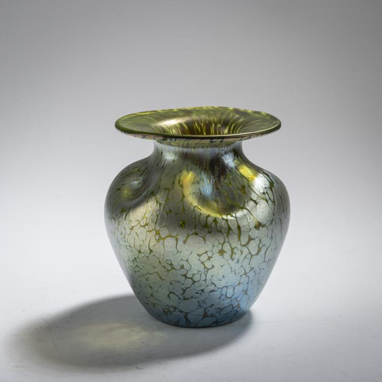 Bild 1 zu Objekt, Small 'Papillon' vase, c. 1899, L&ouml;tz Wwe., Klosterm&uuml;hle, 168A 269