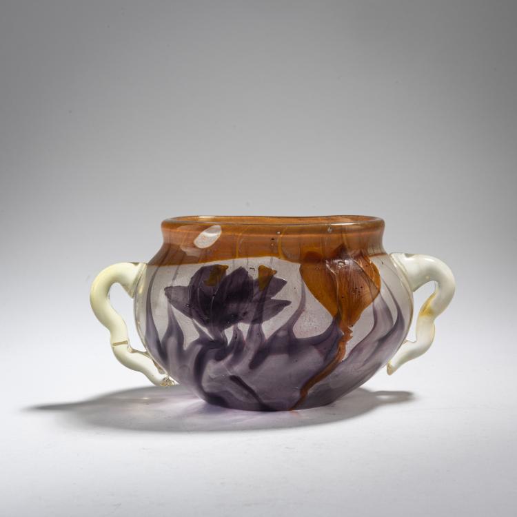 Hauptbild zu Objekt, Marquetry vase with handles 'Colchiques', 1897-98, Emile Gall&eacute;, Gall&eacute;, Nancy, 168A 126