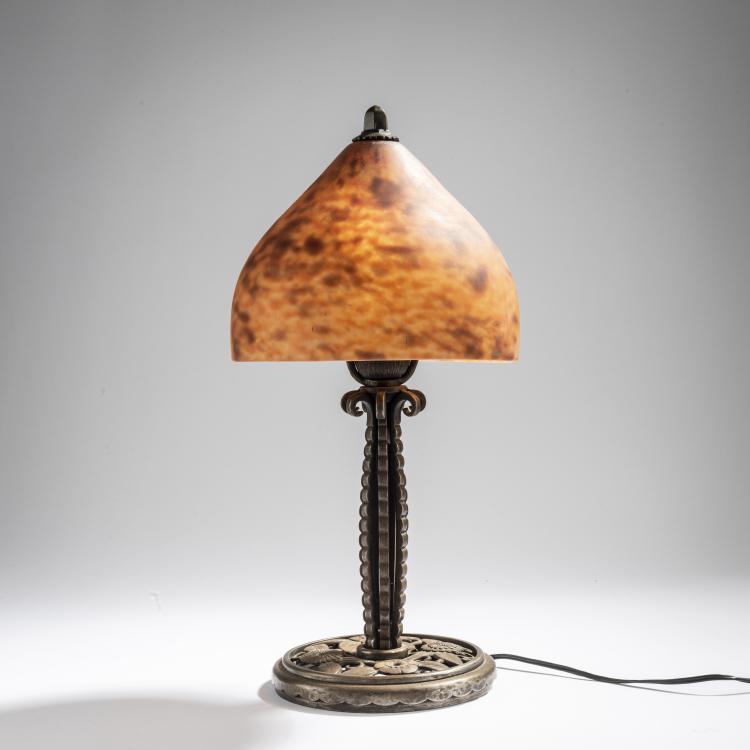 Hauptbild zu Objekt, Table light with wrought iron base, c. 1925, Edgar Brandt, Daum Fr&egrave;res, Nancy, 168A 88