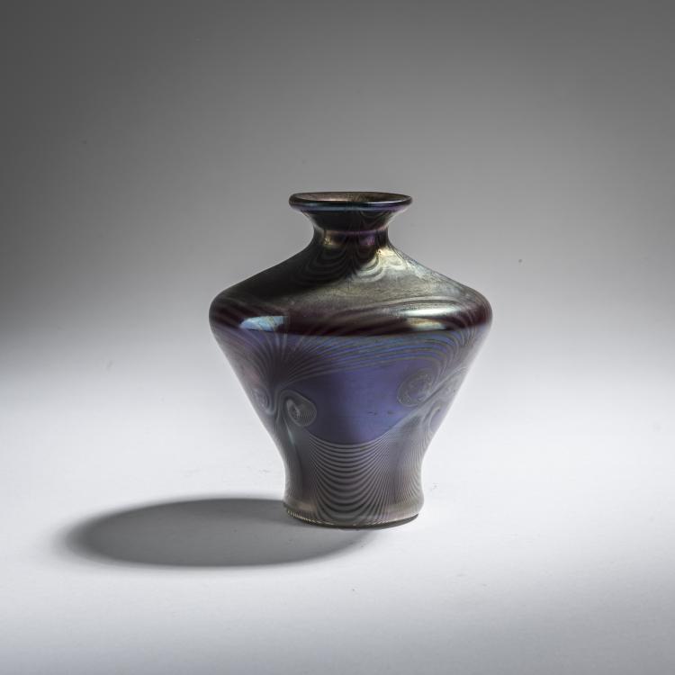 Bild 1 zu Objekt, Small 'Peacock Feather' vase, c. 1900, Karl Schmoll von Eisenwerth, Poschinger, Ferdinand von, Buchenau, 168A 307
