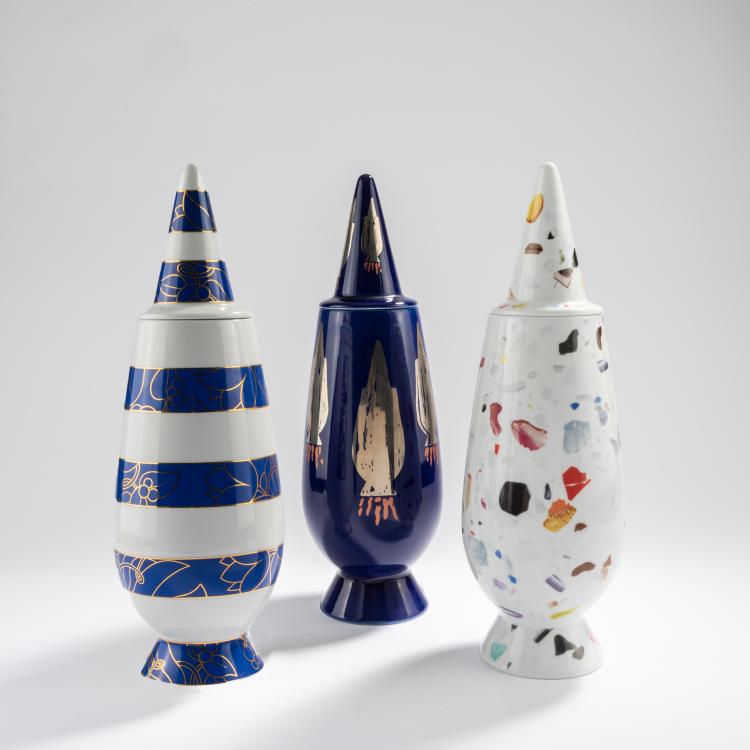 Hauptbild zu Objekt, Drei Deckelvasen aus der Serie '100% Make Up', 1992, Nigel Coates,Michael Graves,Shiro Kuramata, Alessi Tendentse, Crusinallo, 169A 109