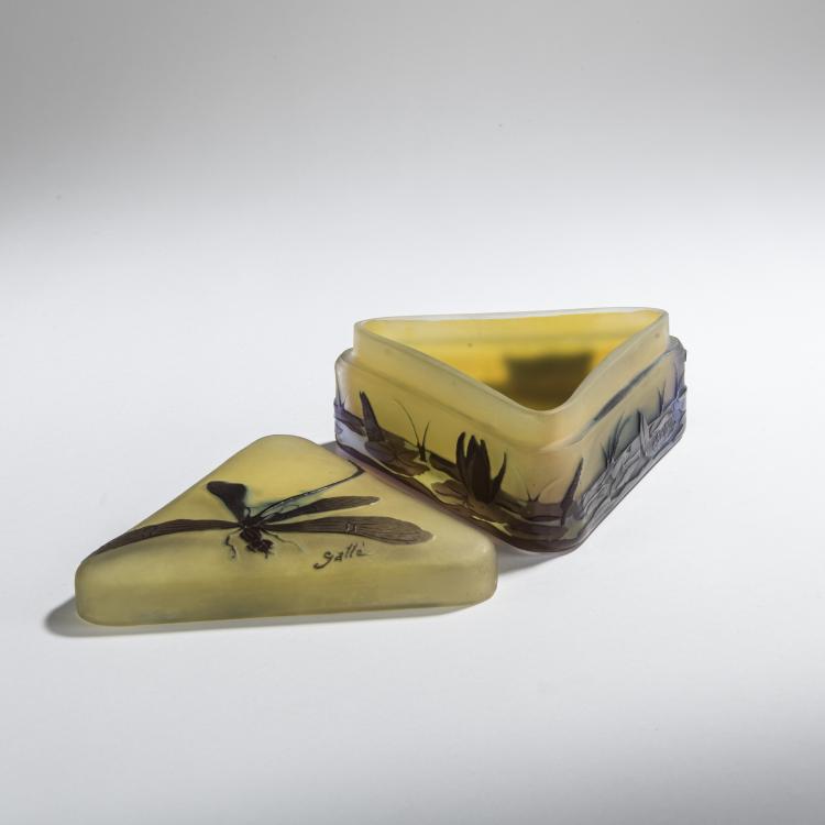 Bild 1 zu Objekt, 'N&eacute;nuphars et Libellule' box and cover, 1908-20, Gall&eacute;, Nancy, 168A 144