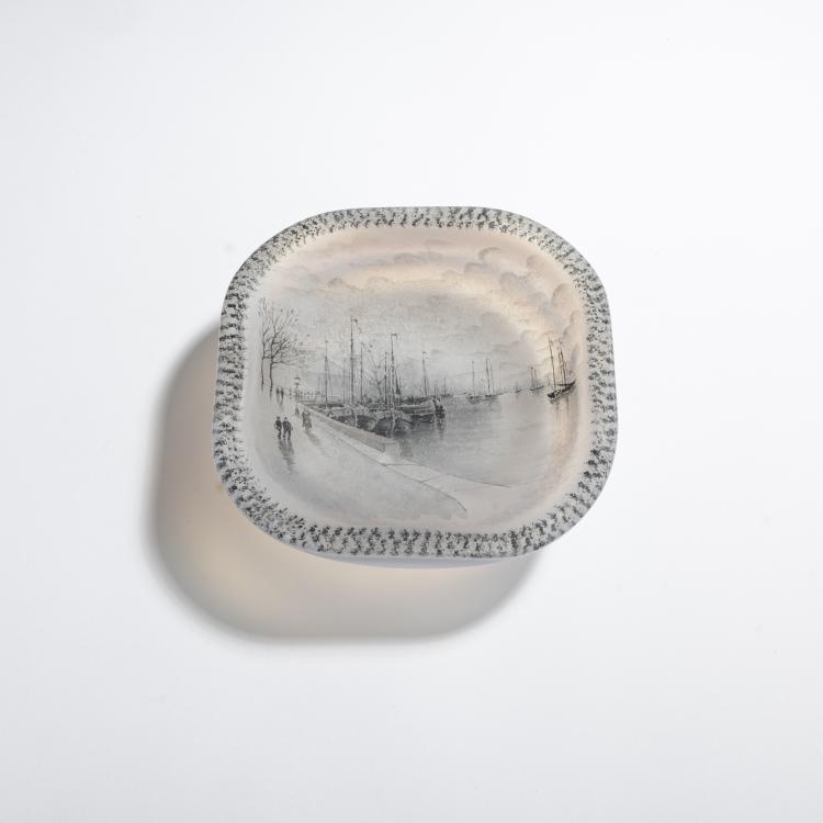 Hauptbild zu Objekt, 'Delft' dish, c. 1898, Daum Fr&egrave;res, Nancy, 168A 40