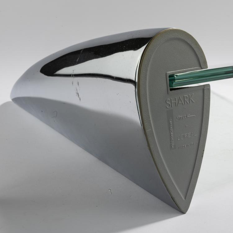 Bild 2 zu Objekt, Zwei Standrahmen 'Shark', 1989, Philippe Starck, Presence, Paris; L'Oreal, Paris., 169A 143