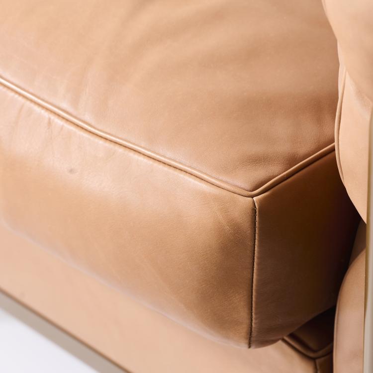 Bild 1 zu Objekt, 'LC 2' easy chair, 1928, Pierre Jeanneret,Charlotte Perriand,Le Corbusier Charles-&Eacute;douard Jeanneret-Gris, Cassina, Mailand, 169C 451