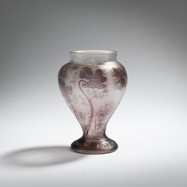 Hauptbild zu Objekt, Goblet 'Violettes, Papillon', c. 1894, Daum Fr&egrave;res, Nancy, 168A 33